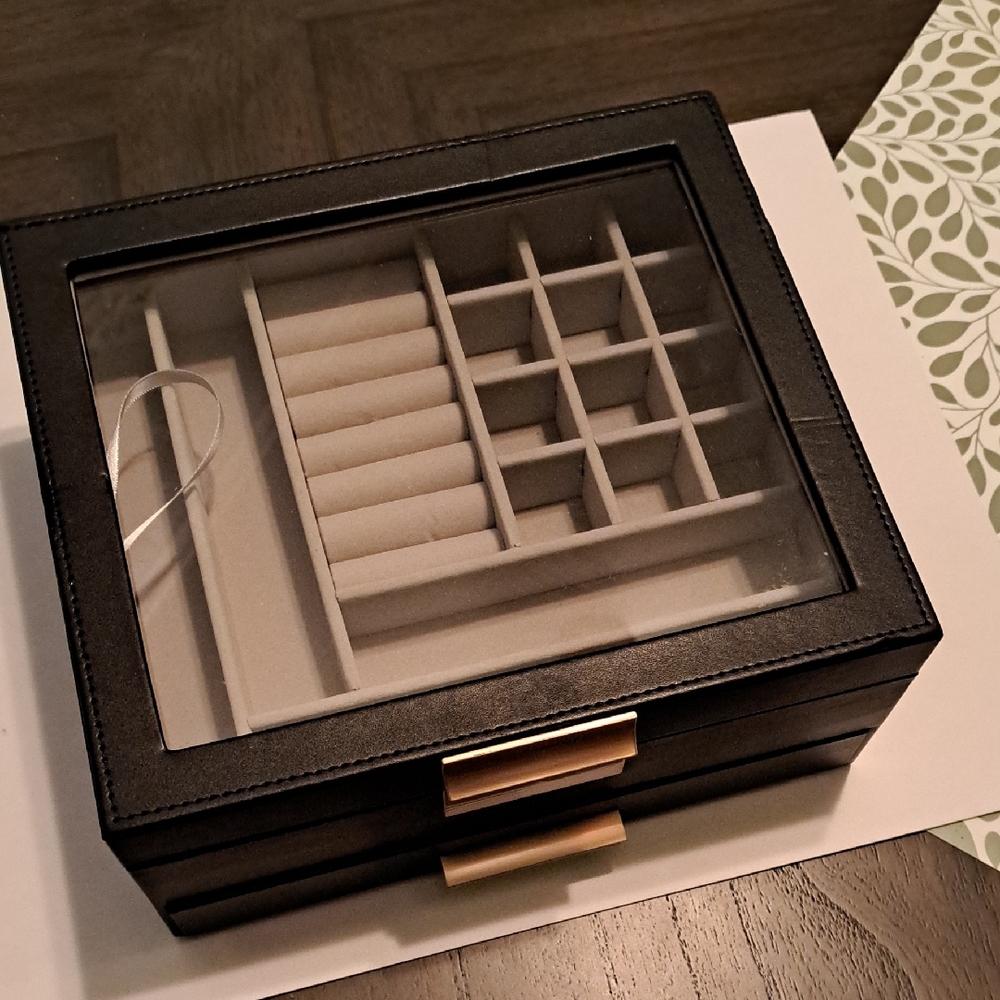 Elegant Black Jewelry Organizer with Clear Display Lid
